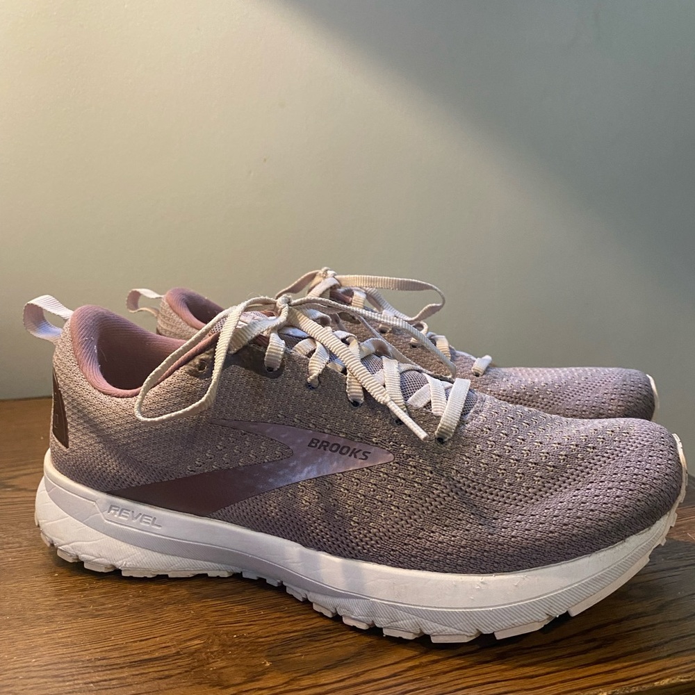 Womens brooks tennis shoes